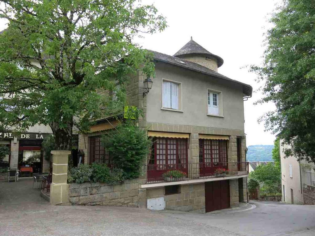 Hotel La Tour Aubazines Exterior foto